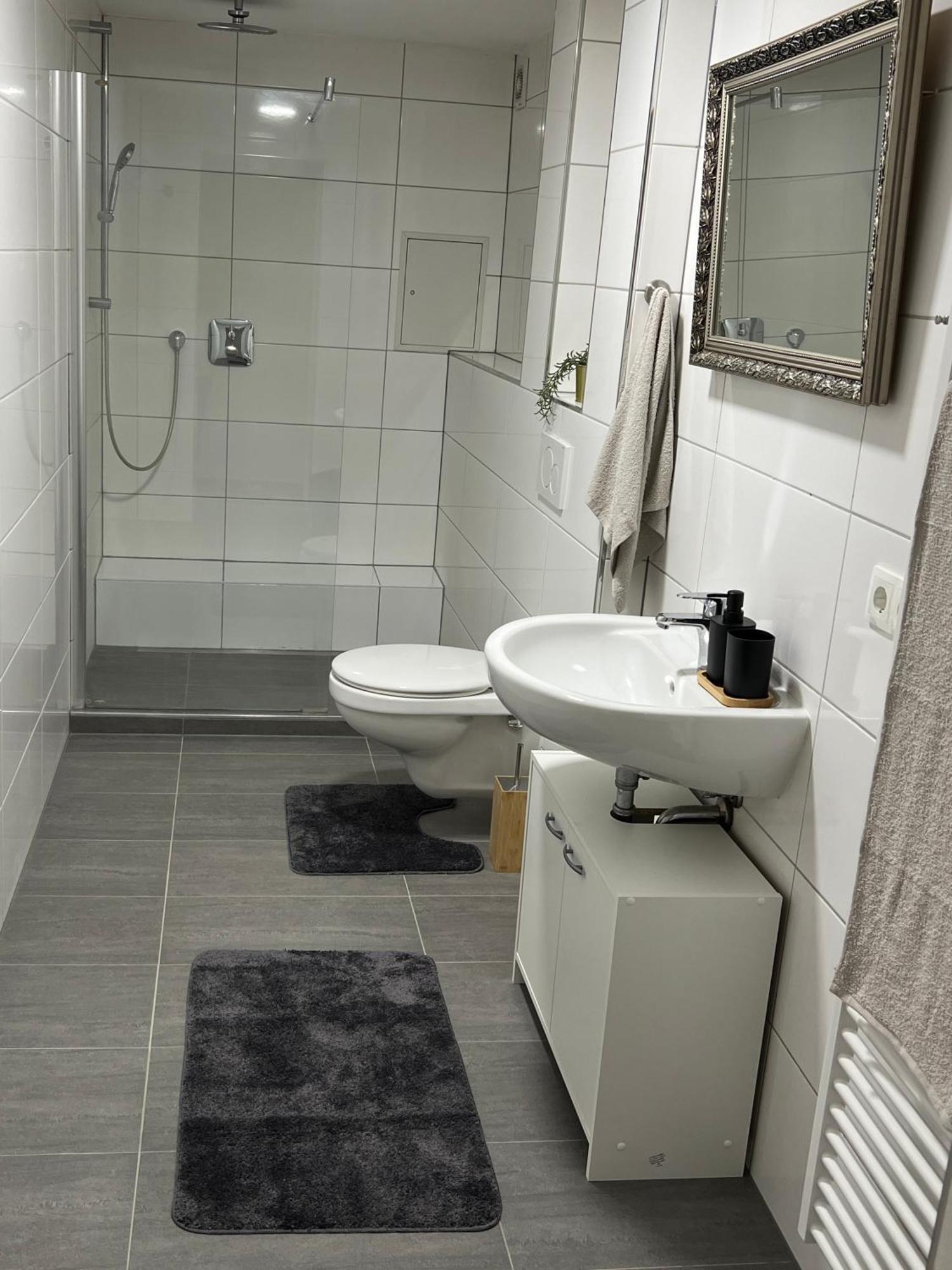 Moderne Souterrain Apartment